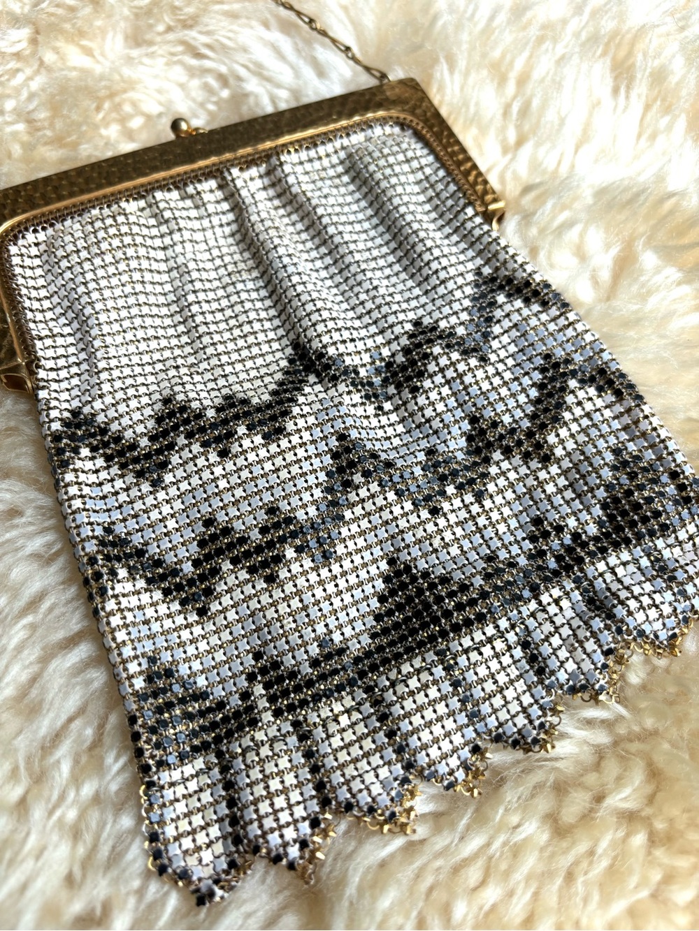 Antique 1920’s Whiting and Davis “Flapper” Evening Bag - Picture 3 of 9